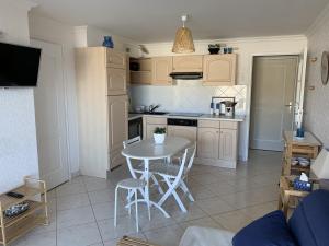 Appartements Appartement Fort-Mahon-Plage, 2 pieces, 4 personnes - FR-1-482-109 : photos des chambres