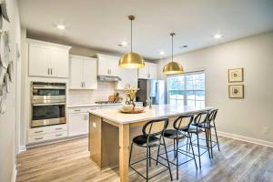 Chapin Vacation Rental about 11 Mi to Lake!