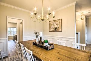 Chapin Vacation Rental about 11 Mi to Lake!