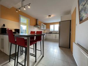 Maisons de vacances Maison Le Grand-Village-Plage, 5 pieces, 10 personnes - FR-1-246A-153 : photos des chambres