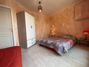 Maisons de vacances Grande Maison Familiale avec SPA, Plage a Proximite, Jardin et Parking - 10 Couchages - FR-1-246A-153 : photos des chambres