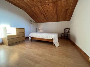 Maisons de vacances Grande Maison Familiale avec SPA, Plage a Proximite, Jardin et Parking - 10 Couchages - FR-1-246A-153 : photos des chambres