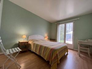 Maisons de vacances Grande Maison Familiale avec SPA, Plage a Proximite, Jardin et Parking - 10 Couchages - FR-1-246A-153 : photos des chambres