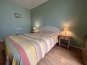 Maisons de vacances Grande Maison Familiale avec SPA, Plage a Proximite, Jardin et Parking - 10 Couchages - FR-1-246A-153 : photos des chambres