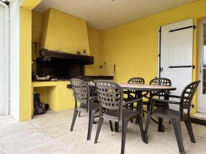 Maisons de vacances Grande Maison Familiale avec SPA, Plage a Proximite, Jardin et Parking - 10 Couchages - FR-1-246A-153 : photos des chambres