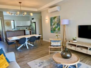 Tropical beachfront apartment