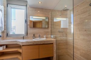 Apartment La Nau - Fantastic Apartment with hot tub and pool, just steps away from beach