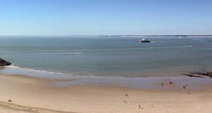 Hotels Best Western Hotel Royan Ocean : Chambre Lit Queen-Size Confort - Vue Latérale sur Mer