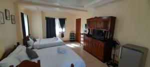 CORALYNS PLACE Family of 5