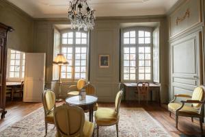 B&B / Chambres d'hotes L'Hotel de Panette, Un exceptionnel chateau en ville - Chambres et suites historiques, parking - Petit Dejeuner offert : Suite