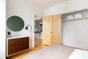 Hells Kitchen 2BR w Pool DM nr Central Park NYC-469