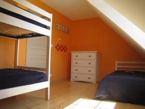 Maisons de vacances Maison spacieuse a 10 min de la plage de Kerel, grand jardin, sans wifi ni TV, ideale pour se deconnecter - FR-1-418-6 : photos des chambres