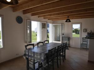 Maisons de vacances Maison moderne, plage et randonnee a proximite - FR-1-418-9 : photos des chambres