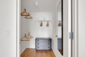 LIC 2BR w WD Elevator Doorman nr E River NYC-849