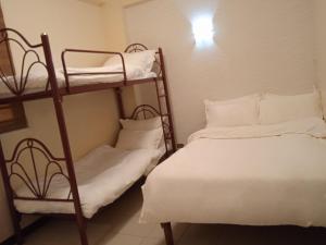 Leo Hotel - Lifestrong Property Inc