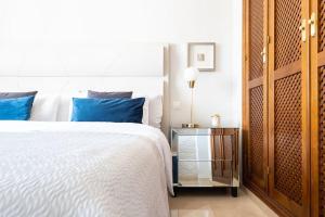 Luxuary Beachside 3BR apartment !