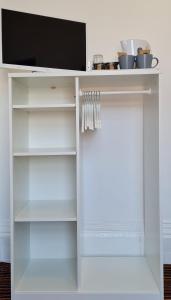 Beverley Dean - Children Over 5 Years Welcome - Continental Breakfast