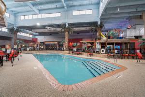 Ramada by Wyndham Sioux Falls Airport - Waterpark Resort & Event Center