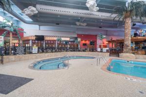 Ramada by Wyndham Sioux Falls Airport - Waterpark Resort & Event Center