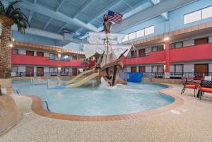 Ramada by Wyndham Sioux Falls Airport - Waterpark Resort & Event Center