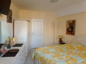 One-Bedroom Apartment room in Two Bedroom Apartment Farmec