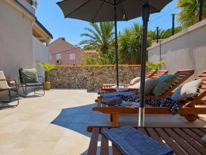 Palm Tree Apartments