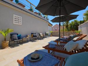 Palm Tree Apartments