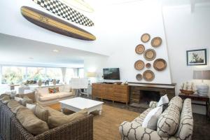 Splash Rock Beachfront Villa