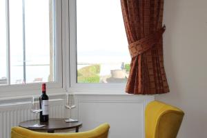 The Crown Hotel - Hotels, Morecambe