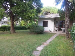 Lovely villa just 500m from the sea - 3hvězdičkové hotely ve městě Bibione