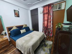 Homlee-Best Value flat with kitchen Near Metro