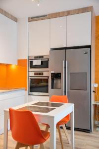 Metro Młynów Vibrant Apartment by BookingHost