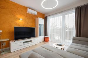 Metro Młynów Vibrant Apartment by BookingHost