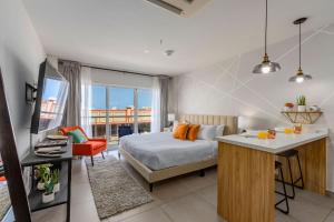 New Beautiful Aruban Studio Oceanfront