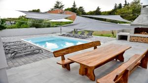 Villa Pinia with pool, Zadar