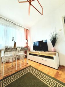 Positive Olive Apartment