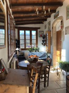 B&B / Chambres d'hotes Deux chambres d hotes attenantes avec salon salle a manger privatif en Cevennes Gardoises : photos des chambres