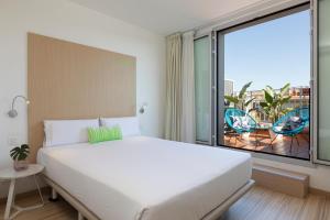 Double Room with Terrace room in SmartRoom Barcelona