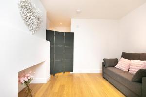 Whitstable Wishes, a Stylish Seaside Retreat, Whitstable with Parking Space