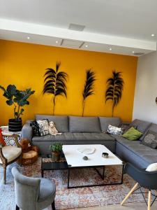 2-minute walking distance from BananeCroisette in the center of Cannes