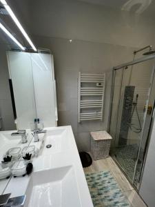 2-minute walking distance from BananeCroisette in the center of Cannes