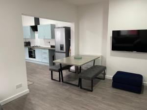 Apex Living NE - Carnegie House 4 Bed House, FREE PARKING FREE WiFi
