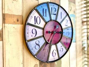 Elegant Apartment - 1 Minute walk to Poole Quay - Great Location - Free Parking - Fast WiFi - Smart TV - Newly decorated - sleeps up to 2! Close to Poole & Bournemouth & Sandbanks