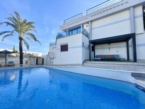 DREAM VILLA IN ALBIR BLUELINE