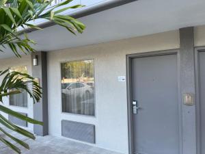 All-New, Ground-Floor, Huge Pool, Tiki Bar & Grill