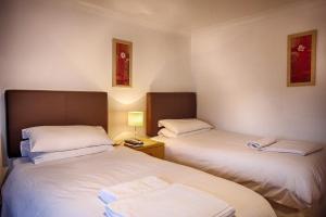 Holt Double or Twin Room with Private Bathroom room in Mount Lavinia