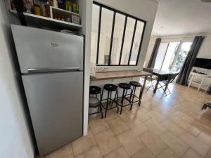 Appartements Solenzara- appartement 5 personnes vue mer dans residence avec piscine : photos des chambres