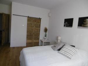 Maisons de vacances Le petit mas en provence avec piscine : photos des chambres
