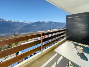 Pied-à-terre in Crans-Montana, pool and view - Swiss Alps