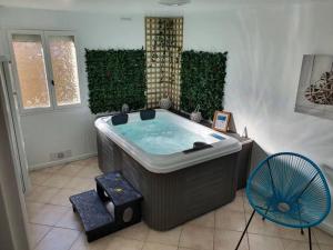 Maison avec Jacuzzi privatif et terrasse N’1